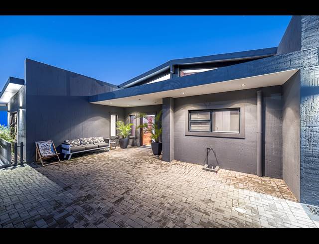 5 BEDROOM HOUSE FOR SALE IN ISLAND VIEW